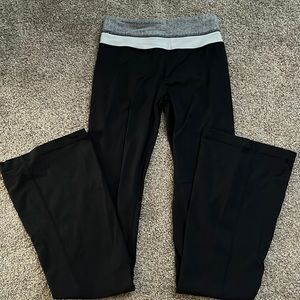 Black lulu lemon flare yoga pants
